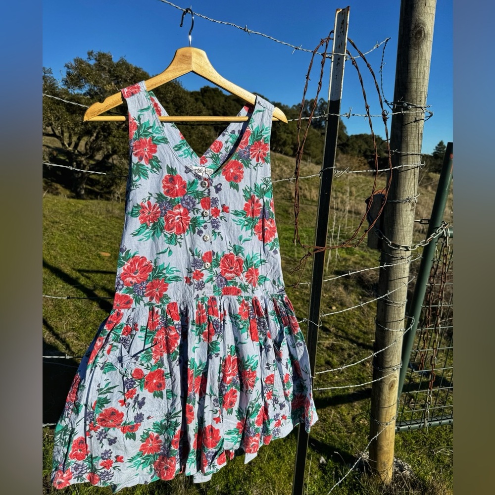 Vintage regarde! 100% cotton Floral dress. Size small.